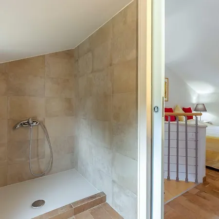 Li Apartment *