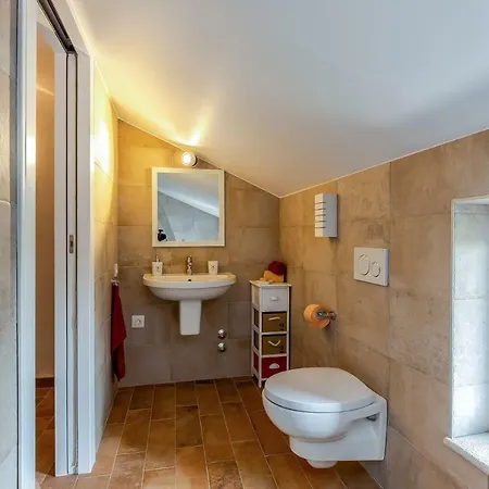 Li Apartment *