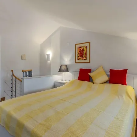 Li Apartment *
