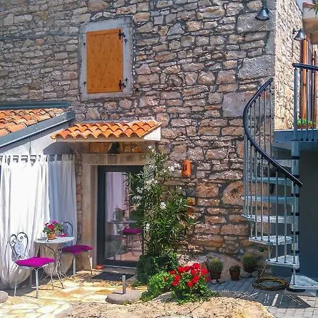 Διαμέρισμα Li *