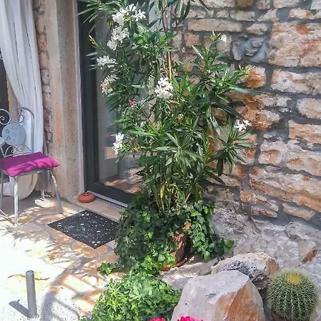 Li Διαμέρισμα