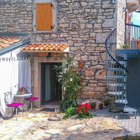 Διαμέρισμα Li *