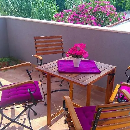 Apartment Li