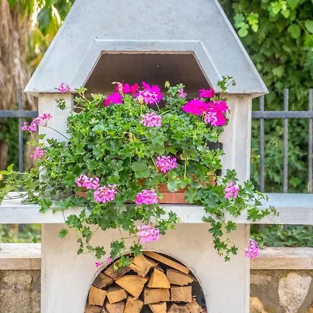 Διαμέρισμα Li *