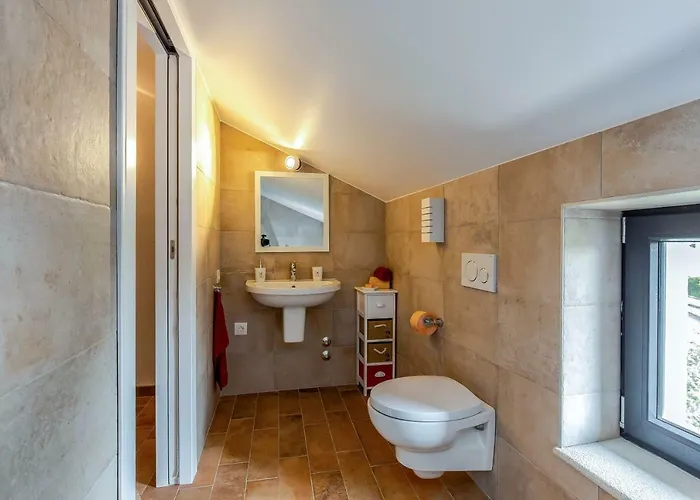 Li Apartment *