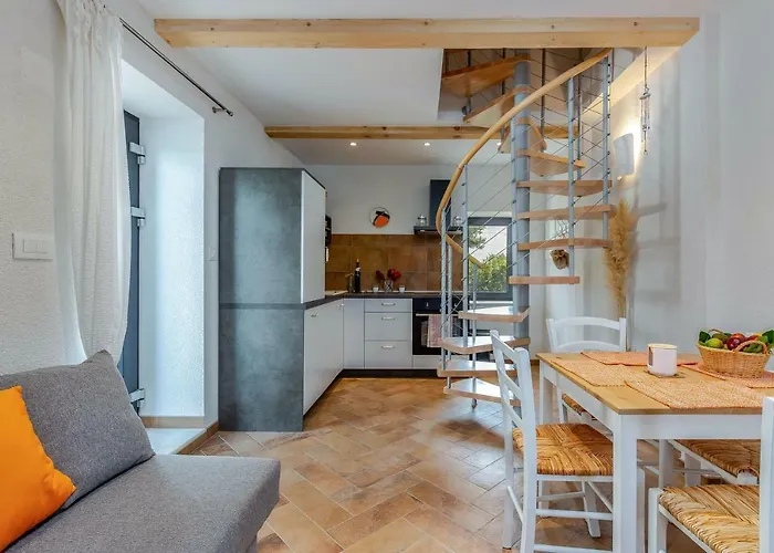 Li Apartment *