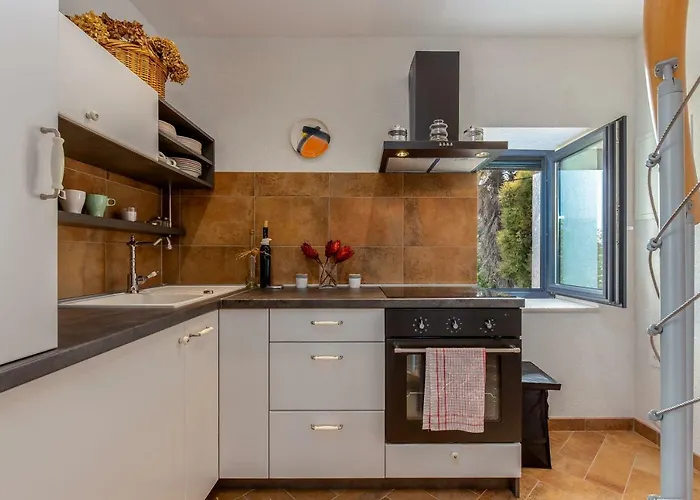 Li Apartment *